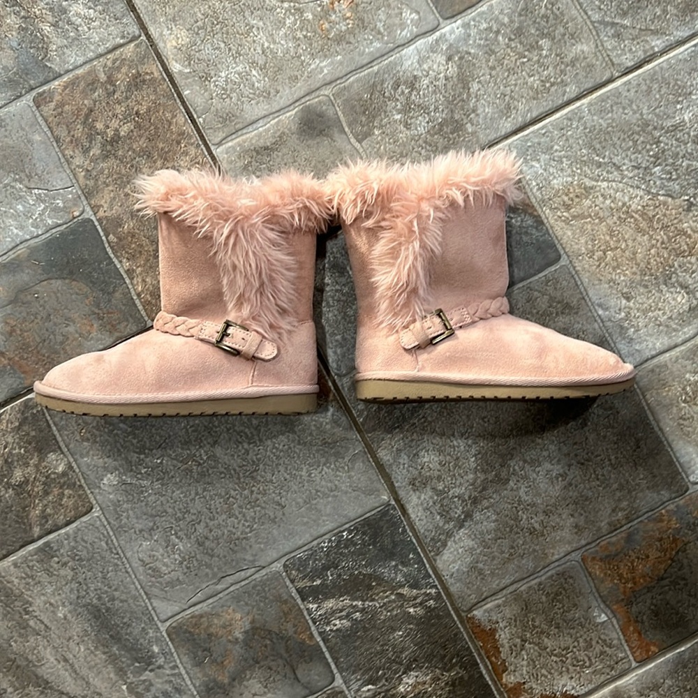 Cute Size 13 little girls fur lined pink boots